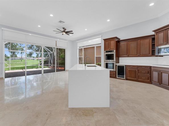 2468 Bay Isle Ct, Weston FL 33327