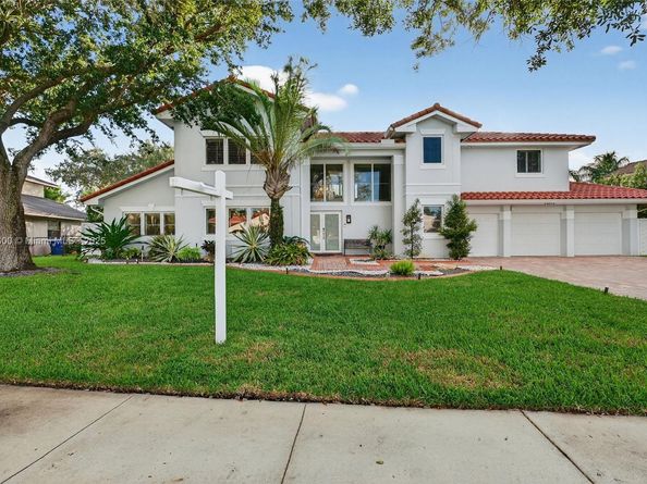 20230 NW 7th St, Pembroke Pines FL 33029