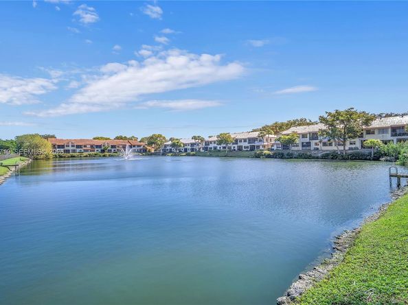 3405 Emerald Oaks Dr 207, Hollywood FL 33021