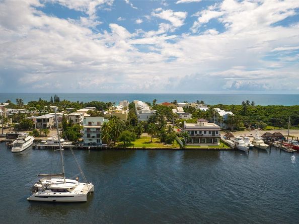 5500 N Ocean Dr, Hollywood FL 33019