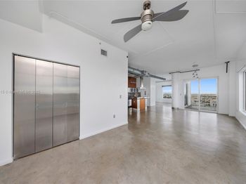 10 SW South River Dr