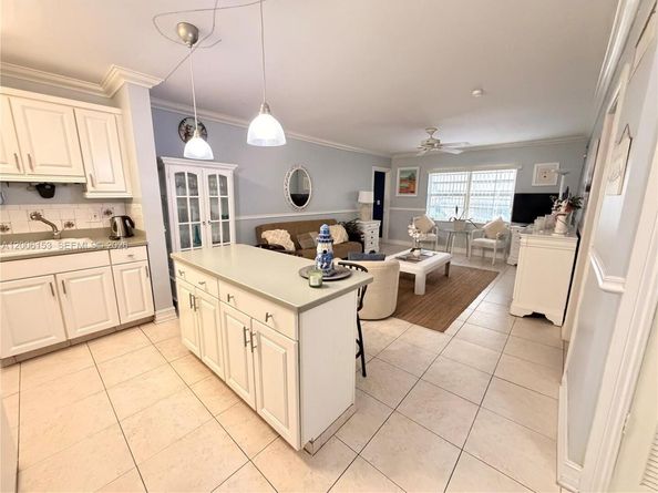 1520 Mckinley St 210E, Hollywood FL 33020