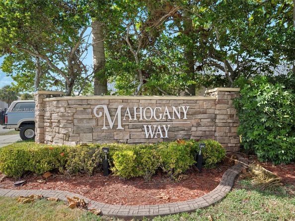 15865 NW 7th St, Pembroke Pines FL 33028