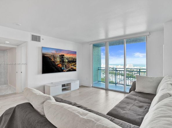 90 Alton Rd 1907, Miami Beach FL 33139