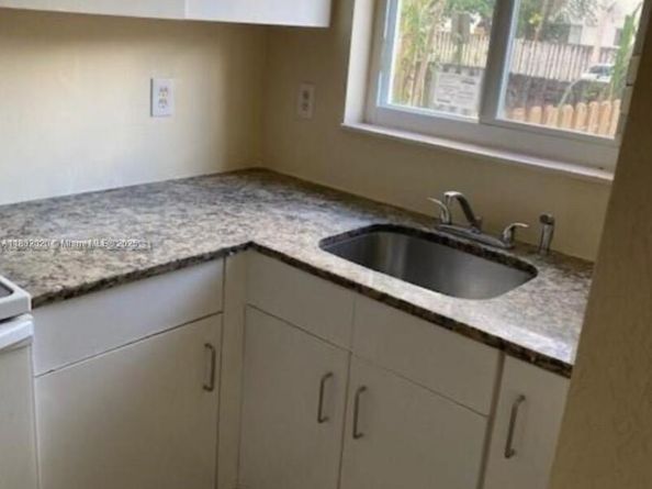 315 NW 84th Ter 315, Miami FL 33150