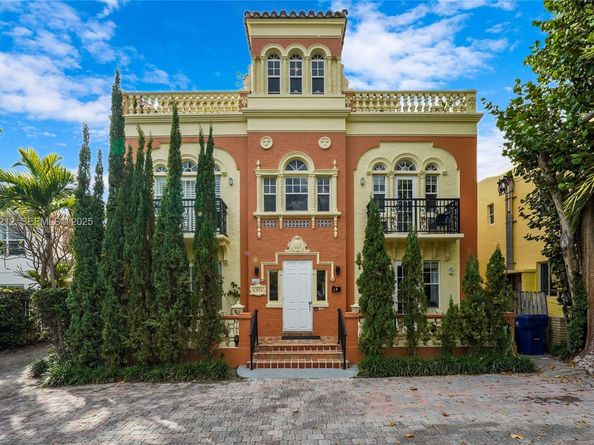 2870 Pine Tree Dr 3, Miami Beach FL 33140