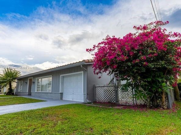 6466 NW 20th St, Margate FL 33063