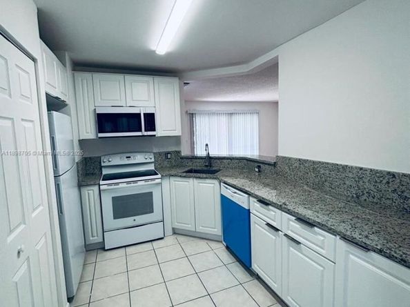 3453 NW 44th St 105, Oakland Park FL 33309