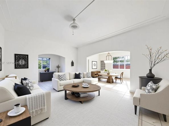 297 Eucalyptus Dr, Hialeah FL 33010