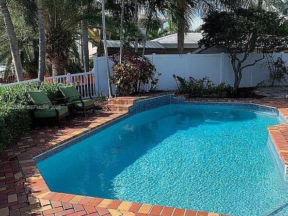 450 SE 6th Ter, Pompano Beach FL 33060