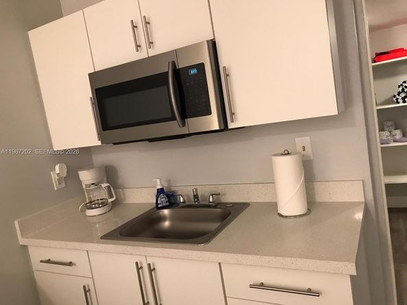 26 Diplomat Pkwy 2215, Hallandale Beach FL 33009