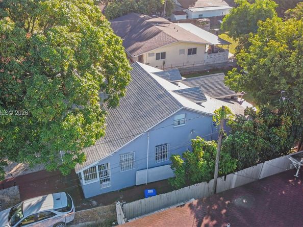 2142 NW 33rd St, Miami FL 33142