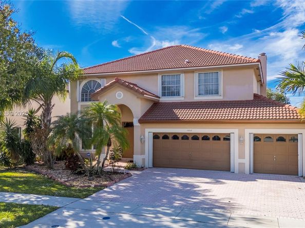 1008 NW 180th Ave, Pembroke Pines FL 33029