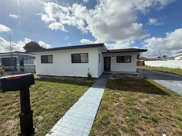 1014 W 66th St, Hialeah FL 33012