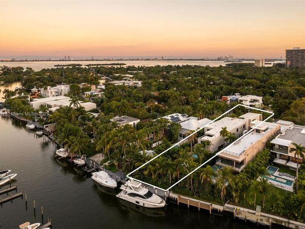 725 NE 77th St, Miami FL 33138