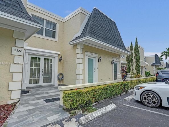 2220 NE 11th St, Hallandale Beach FL 33009