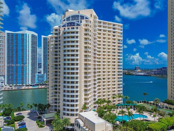 888 Brickell Key Dr 807, Miami FL 33131