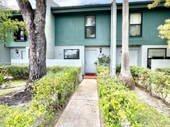 1444 NW 97th Ave 267, Pembroke Pines FL 33024