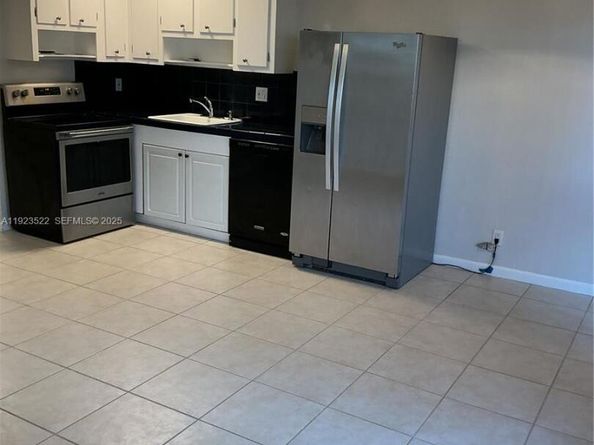 2716 NE 30th Pl 103C, Fort Lauderdale FL 33306