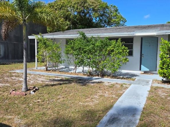 803 Ridge Rd 7, Lantana FL 33462