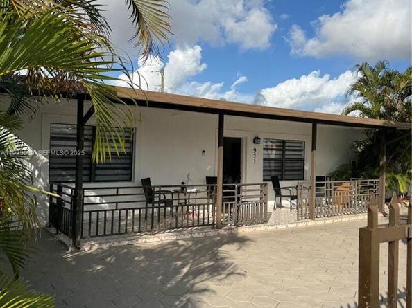 971 E 13th St, Hialeah FL 33010