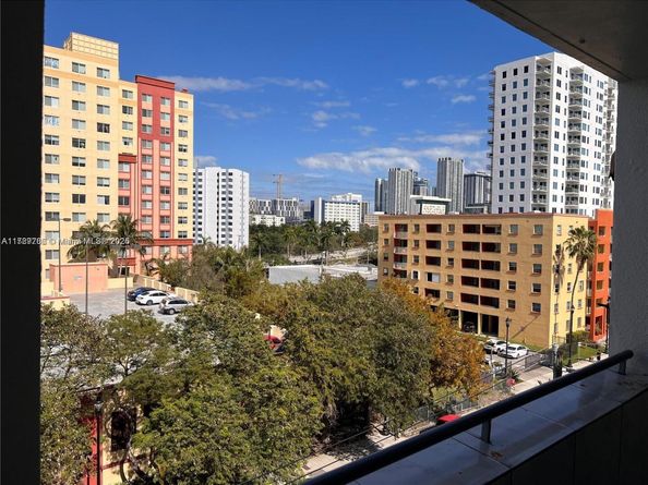 546 SW 1st St 611, Miami FL 33130