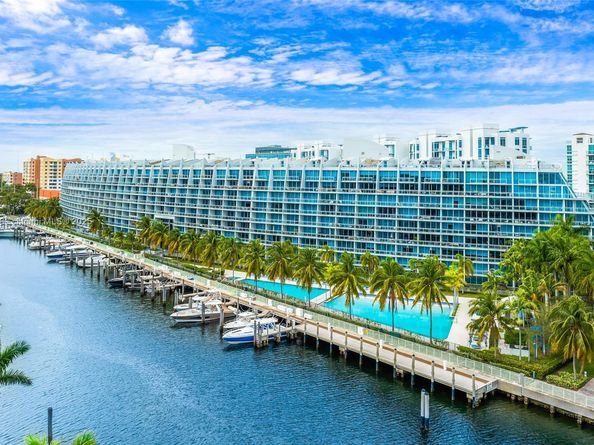 2950 NE 188th St 302, Aventura FL 33180