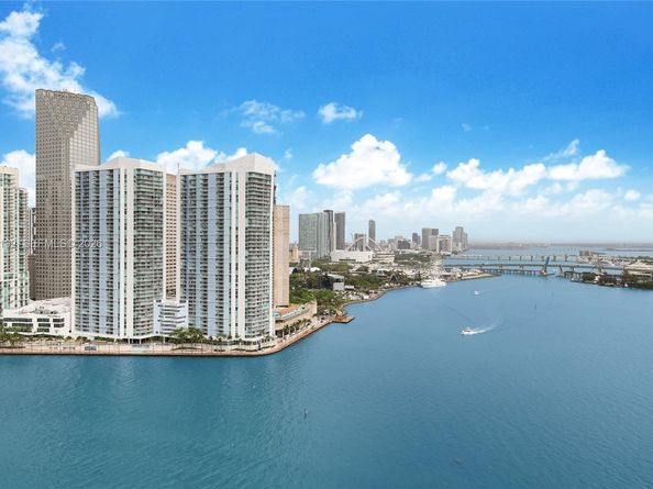 848 Brickell Key Dr 2702, Miami FL 33131