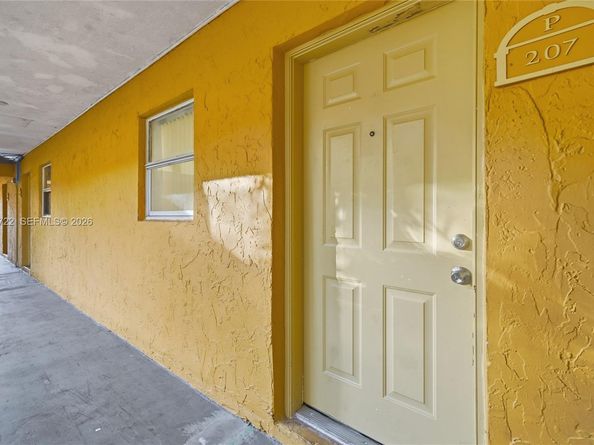17911 NW 68th Ave P207, Hialeah FL 33015