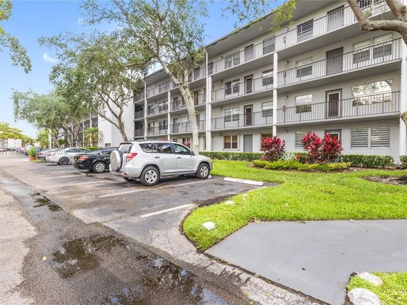 251 SW 132 way 114H, Pembroke Pines FL 33027