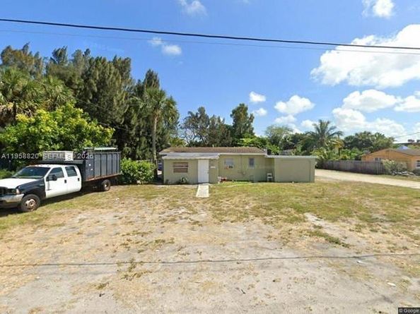 700 SW 8th St, Pompano Beach FL 33060