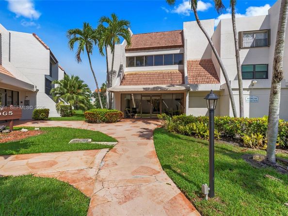 301 Racquet Club Rd 103, Weston FL 33326