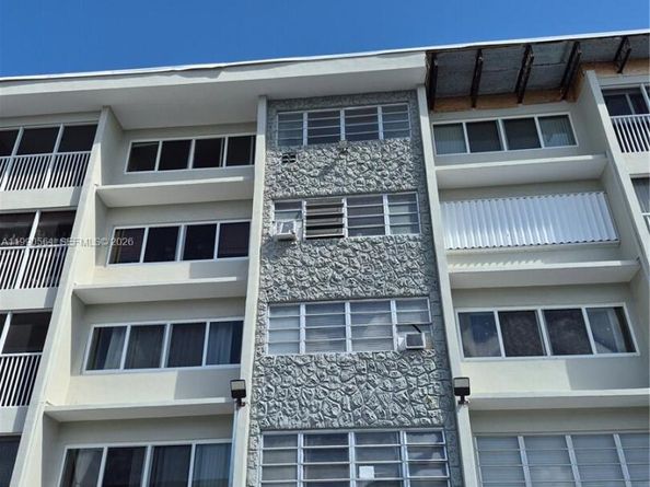 330 SE 2nd St 202E, Hallandale Beach FL 33009