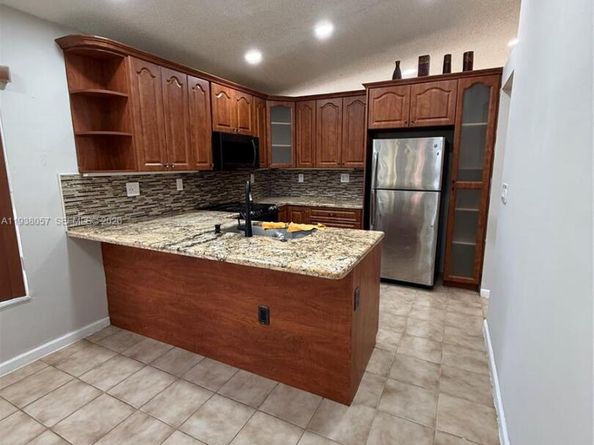 19926 NW 67th Pl, Hialeah FL 33015