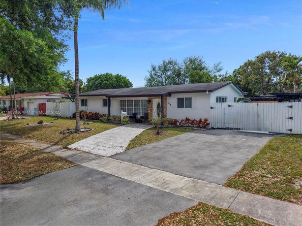 810 NE 182nd St, North Miami Beach FL 33162