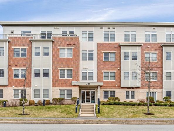 321 Hammond Pond Parkway 103, Brookline MA 02467