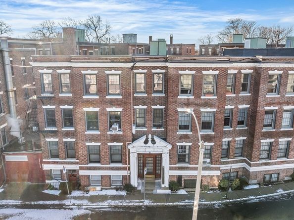 100 Lanark Rd 8, Boston MA 02135