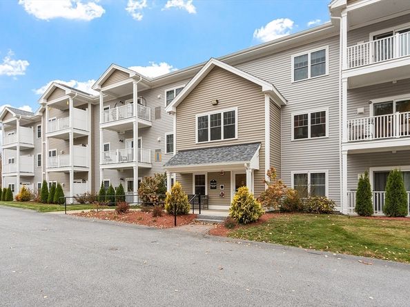 3202 Briarwood Vlg 3202, Clinton MA 01510