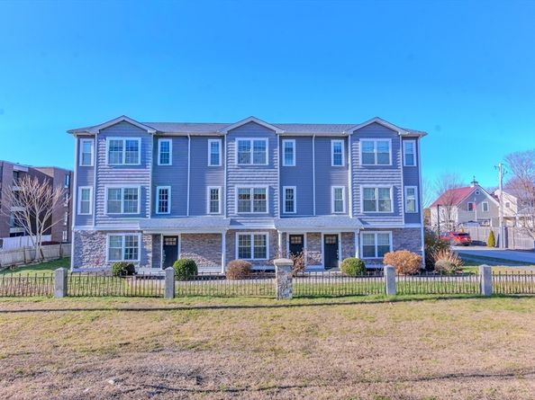 2 Mitchell Ln B, Weymouth MA 02190