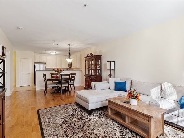 3 Harvest Dr 107, North Andover MA 01845