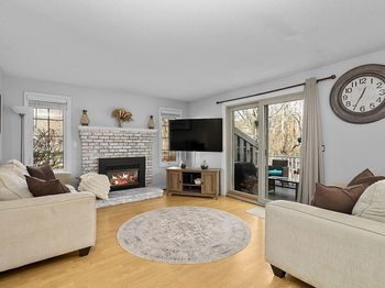 3 Strathmore Shire Dr