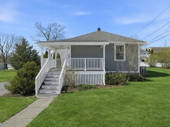 2 Cliff Rd, Hingham MA 02043