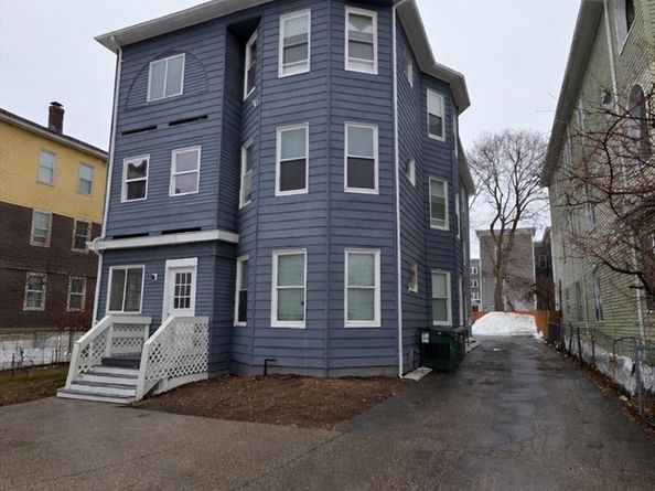 8 Pelham St, Worcester MA 01609