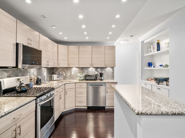 9 Hawthorne Place 7E, Boston MA 02114