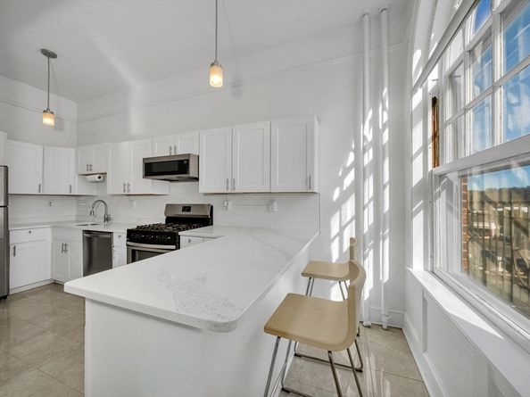 354 N Main St 204, Andover MA 01810