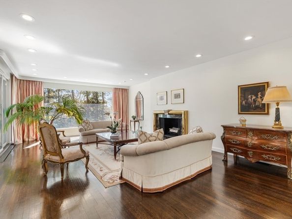 9 Singletree Road, Brookline MA 02467