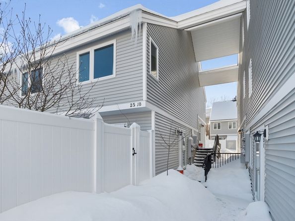 25 Meadow Pond Dr J, Leominster MA 01453