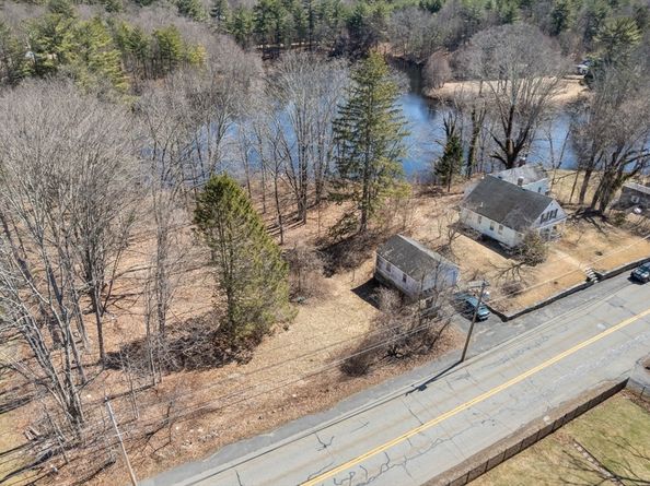 17 N Main St, Upton MA 01568