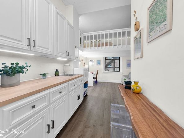 140 West 69th Street 61B, New York NY 10023