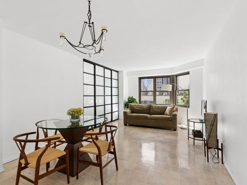 220 East 57th Street 14B, New York NY 10022